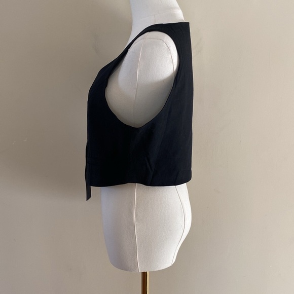 Minaself Cropped Button Vest - Picture 3 of 7